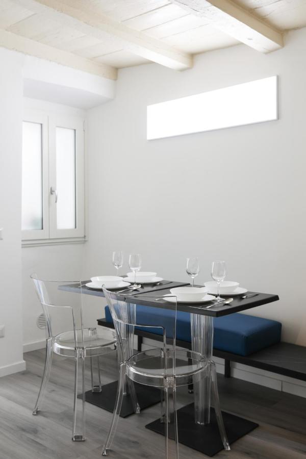 Blue Sapphire Como Cozy Flat In Center Of City Appartement Buitenkant foto
