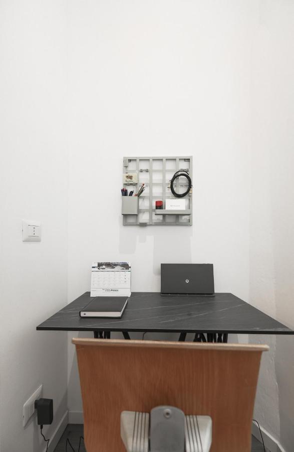 Blue Sapphire Como Cozy Flat In Center Of City Appartement Buitenkant foto