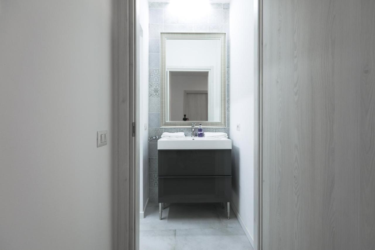 Blue Sapphire Como Cozy Flat In Center Of City Appartement Buitenkant foto